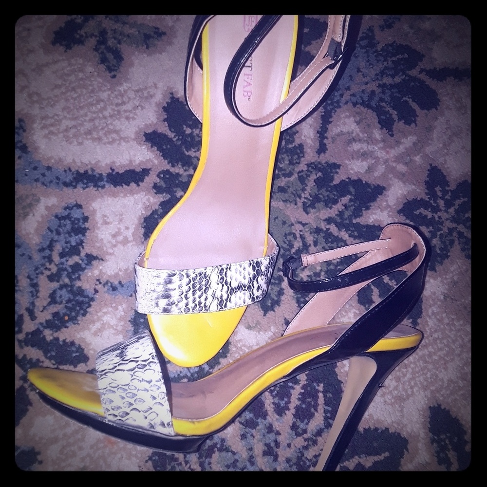 Strap stilettos